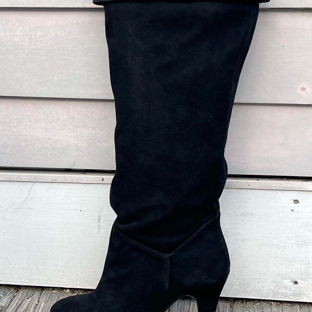 Black suede boot.
